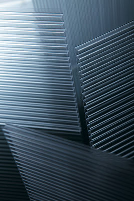 แผ่นโพลีคาร์บอเนตแบบยืดหยุ่น Makrolon / Lexan Twin Hollow