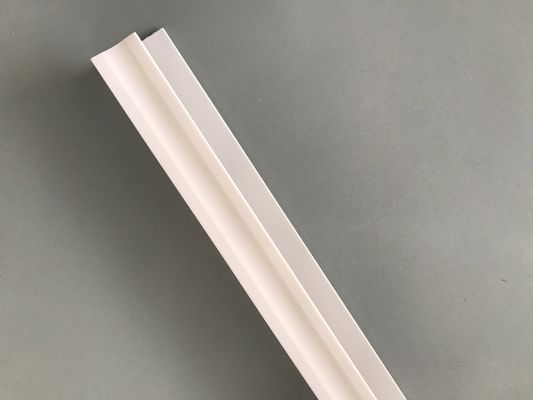อุปกรณ์เสริม PVC สําหรับการติดตั้งแผ่น pvc สีขาว PVC โปรไฟล์-U จางจางพิมพ์ extruded พลาสติก U Channel กันน้ํา